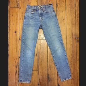 Levi’s Wedgie Jean size 24
